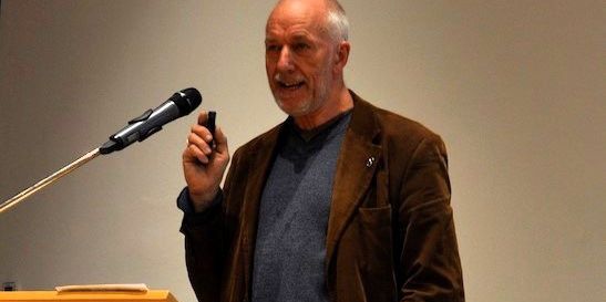 Karl-Martin Hentschel bei einem Vortrag